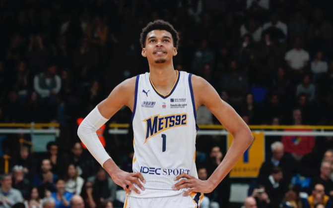  马刺锁定文班亚马状元签开启重建计划