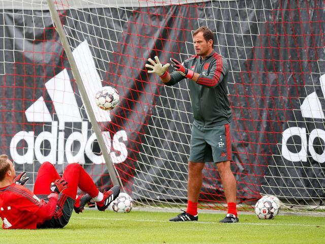  诺伊尔神扑救主守护拜仁德甲冠军梦想